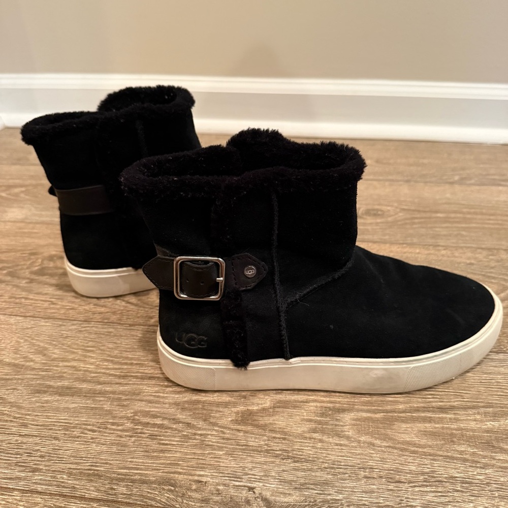 Uggs - image 1